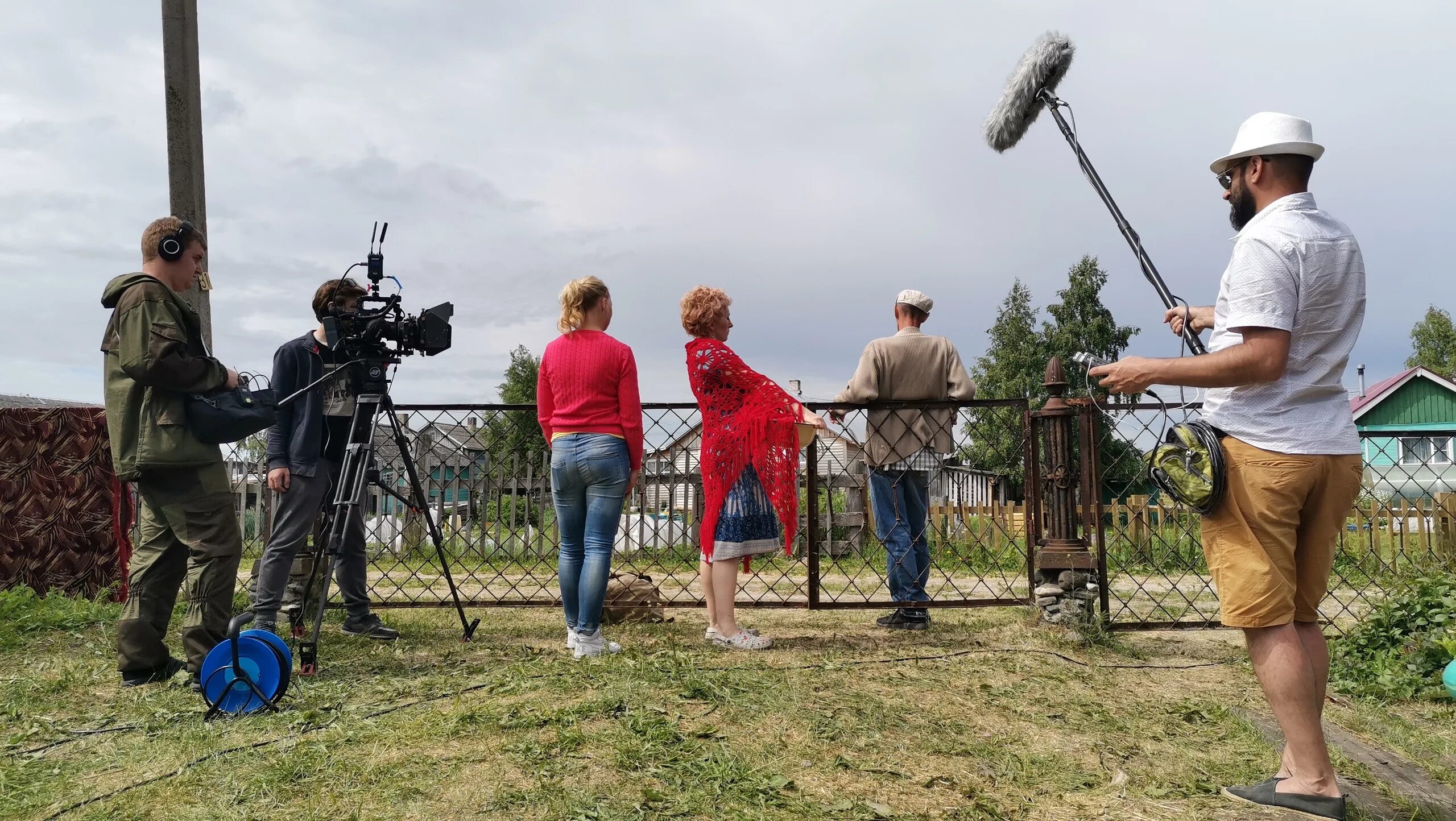 Натурные съемки. Съемочная группа в деревне. Карелия съемки. Где проходили съемки фильма