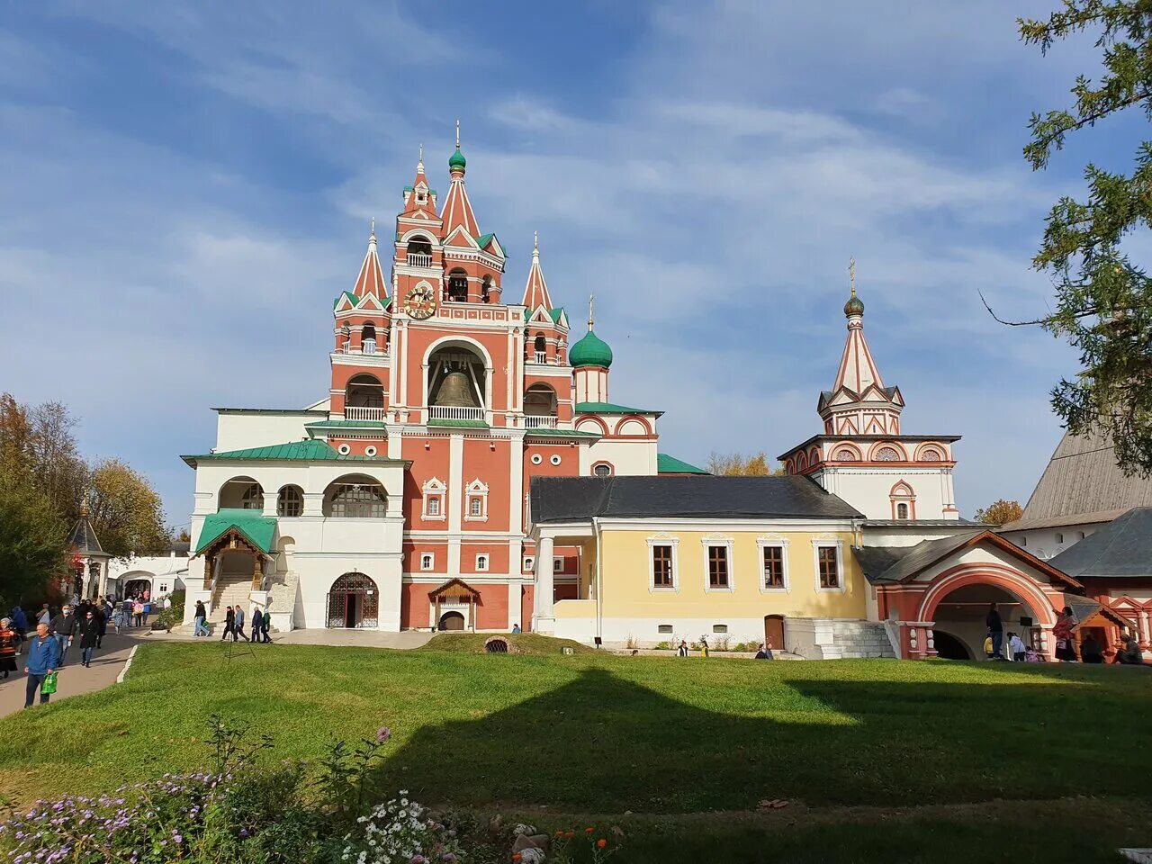 звенигород монастырь саввы. царицыны палаты в саввино-сторожевском монастыре. зеленоград монастырь саввы. ойши звенигород. звенигород, московская область.