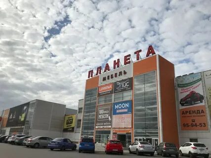 На экспозиции салона кухонь и корпусной мебели "Цвет мебели" в ТЦ...