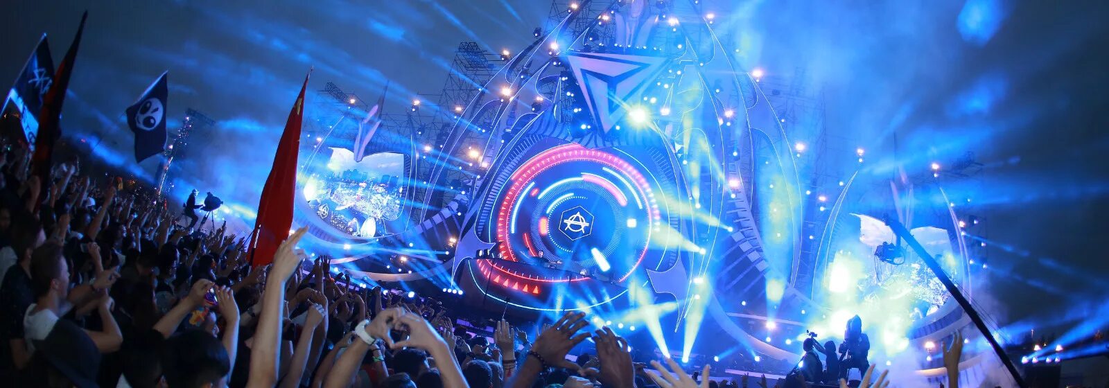 Skrillex 2022. Китайская электронная музыка. Техно диджей. Китайская электронная музыка. Диджей в клубе.