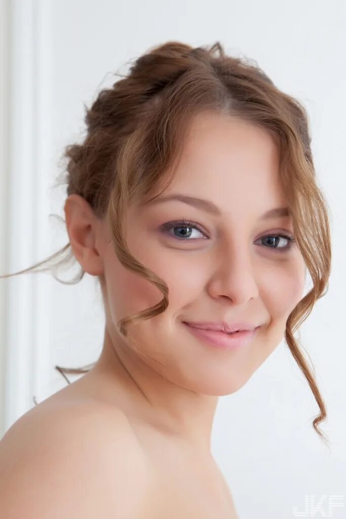 Лицо девственницы. Nikia a лицо. никия 2025. никия 8750. никия а модель новые фото 2025.
