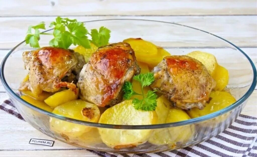 Куриные бедра с картошкой в духовке