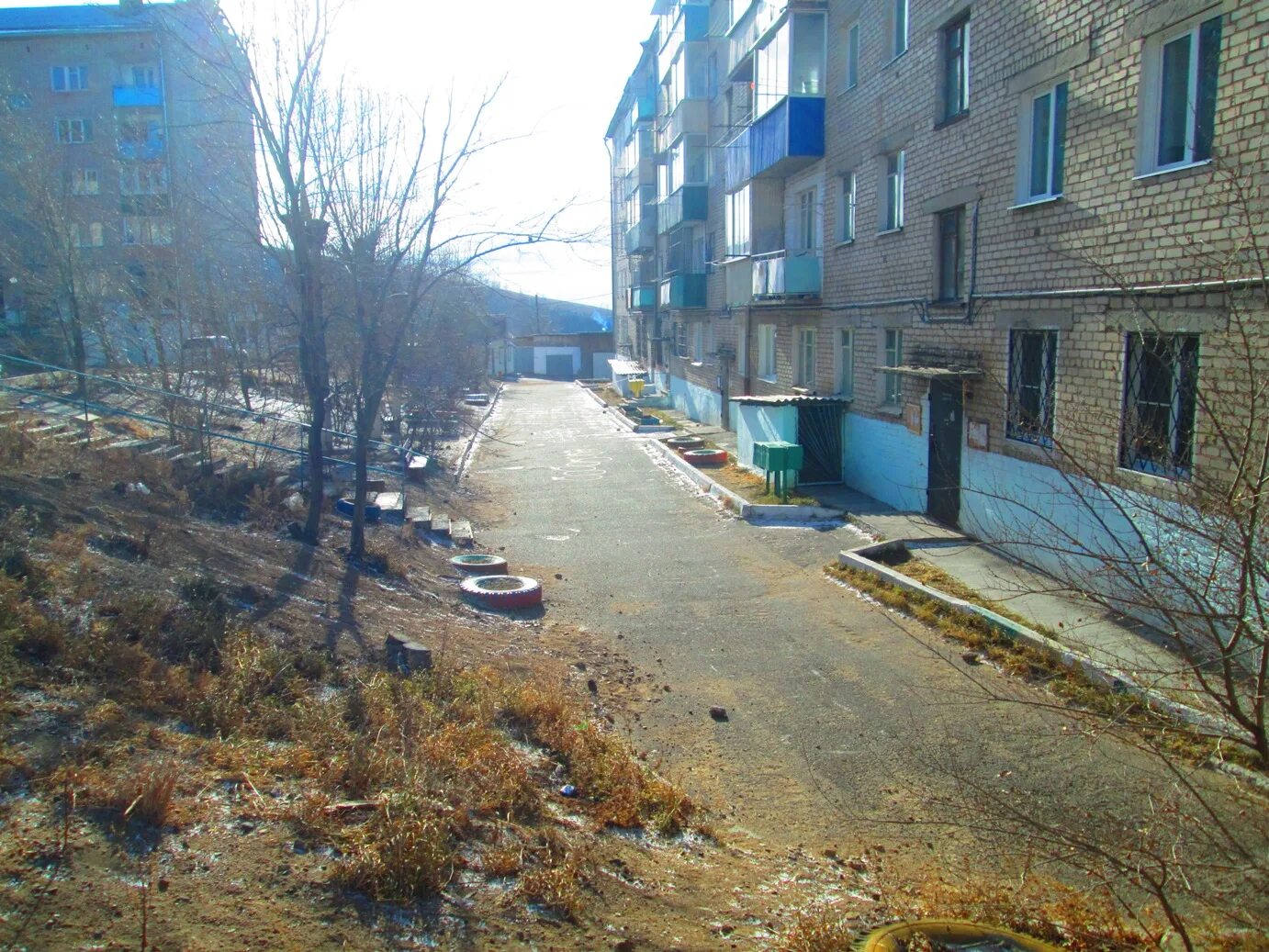 Дворовой проезд. Благоустройство двора. проезд на дворовой территории. обустройство дворовой территории. внутриквартальный проезд.