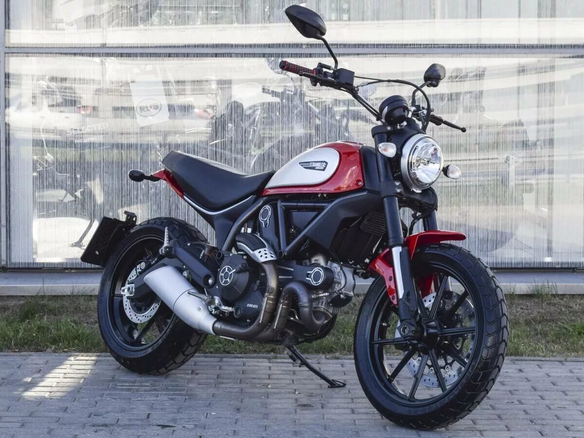 Rend moto. Рент мото. Мотоцикл на дороге. Турэндуро 250. Rend moto.