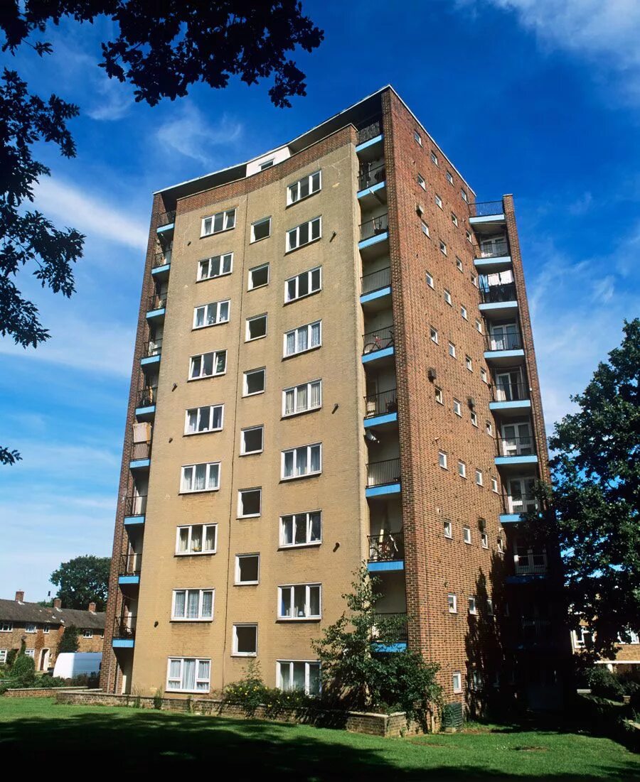 My block of flats has got. High-rise block of flats. block of flats in new york. block of flats в великобритании.
