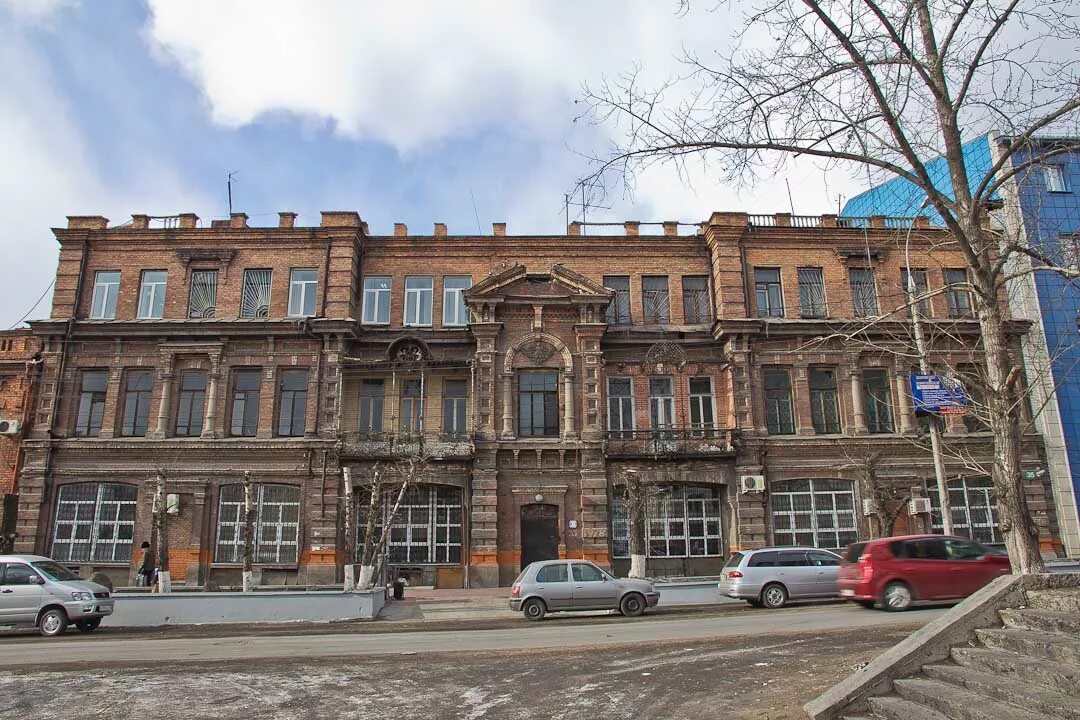 дворец братьев шумовых чита. чита старинные здания. ветхое здание. дом купцов шумовых чита. дом город чита.