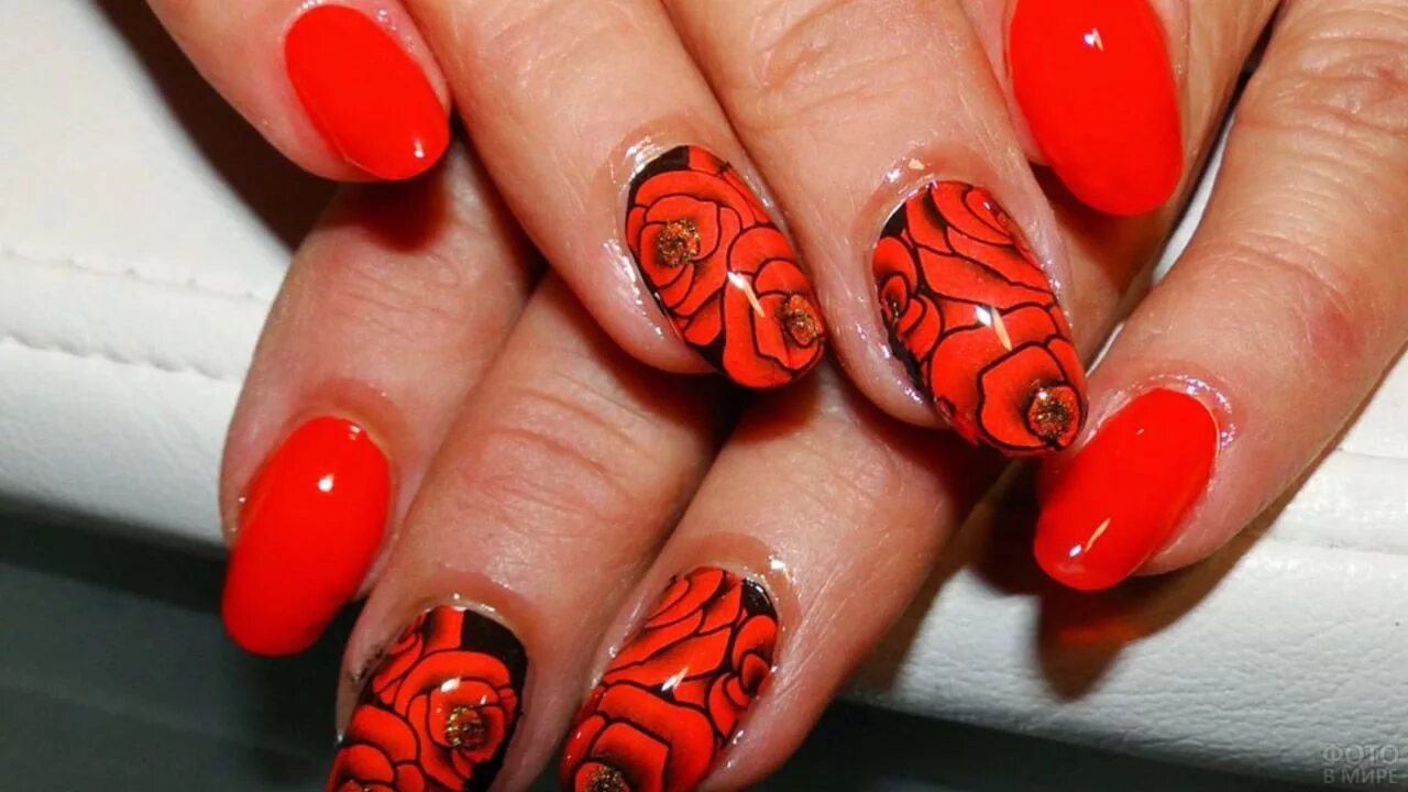Дизайн ногтей розы. Ногти красного цвета. Красивый красный маникюр. Красный маникюр с цветами. Розы на ногтях.
