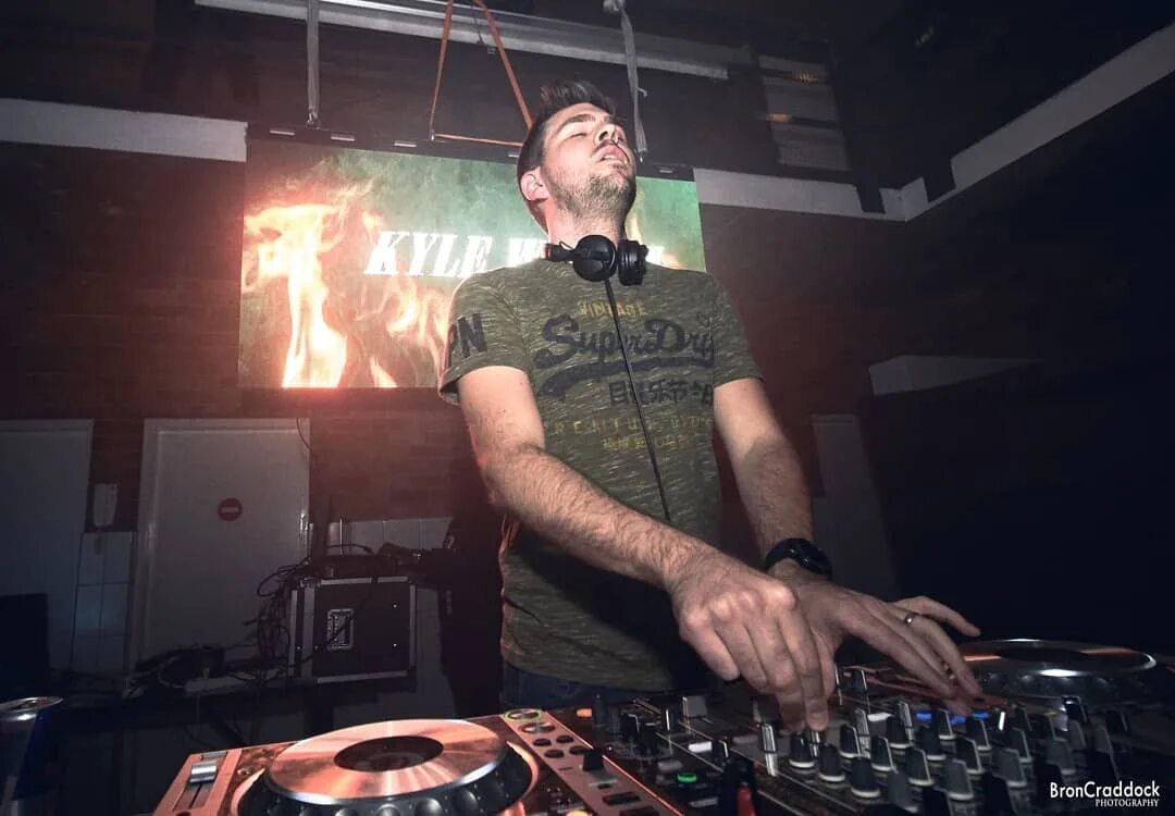 Шорты nike x supreme. Before the drop. Том харди общак. Before the drop. Before the drop.