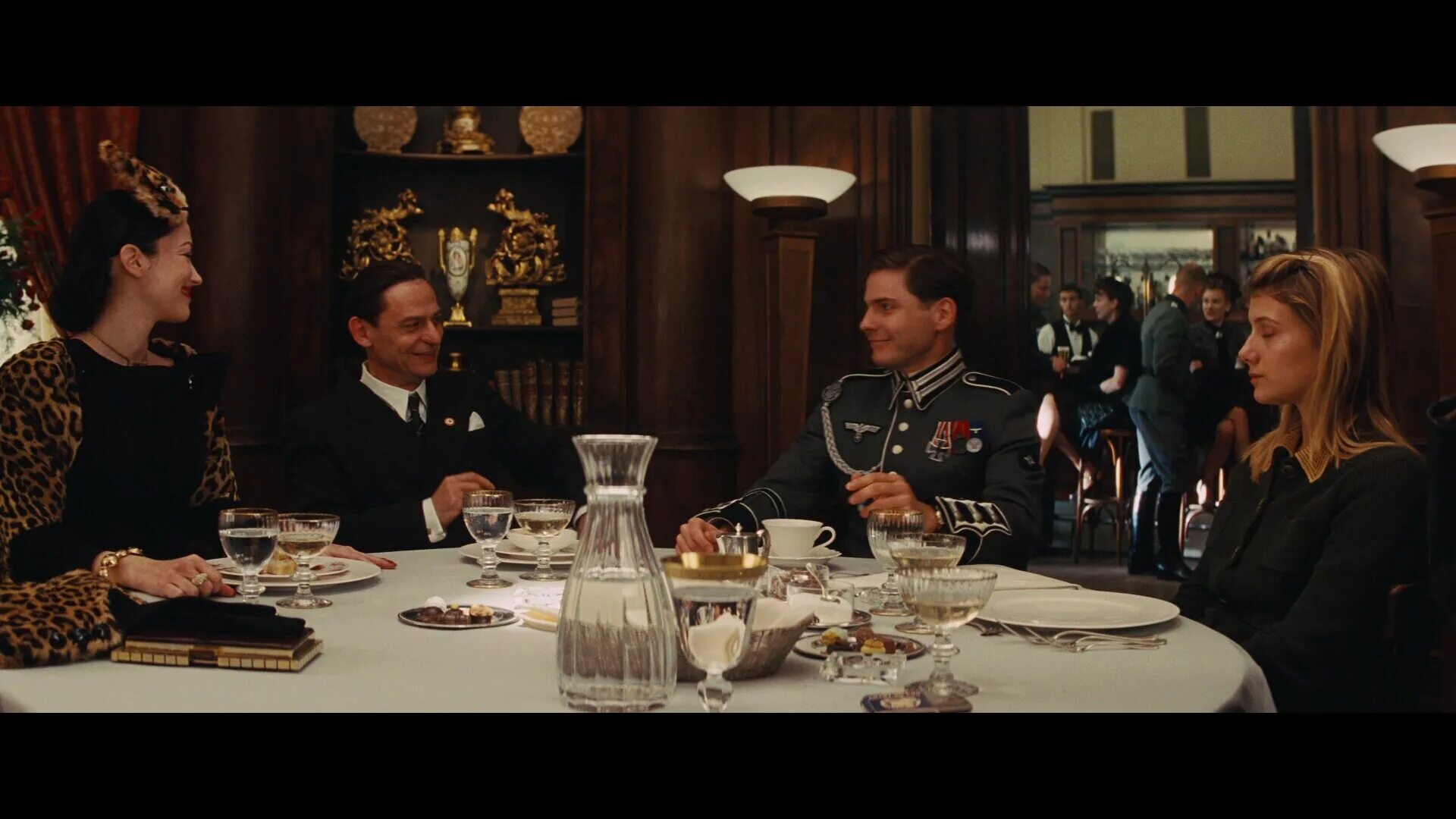 Узнайте этих ублюдков кто это. В любой стране есть люди и ублюдки. Высказывания про конченых людей. Себастьян хюльк бесславные ублюдки. Нет ничего хуже чем.