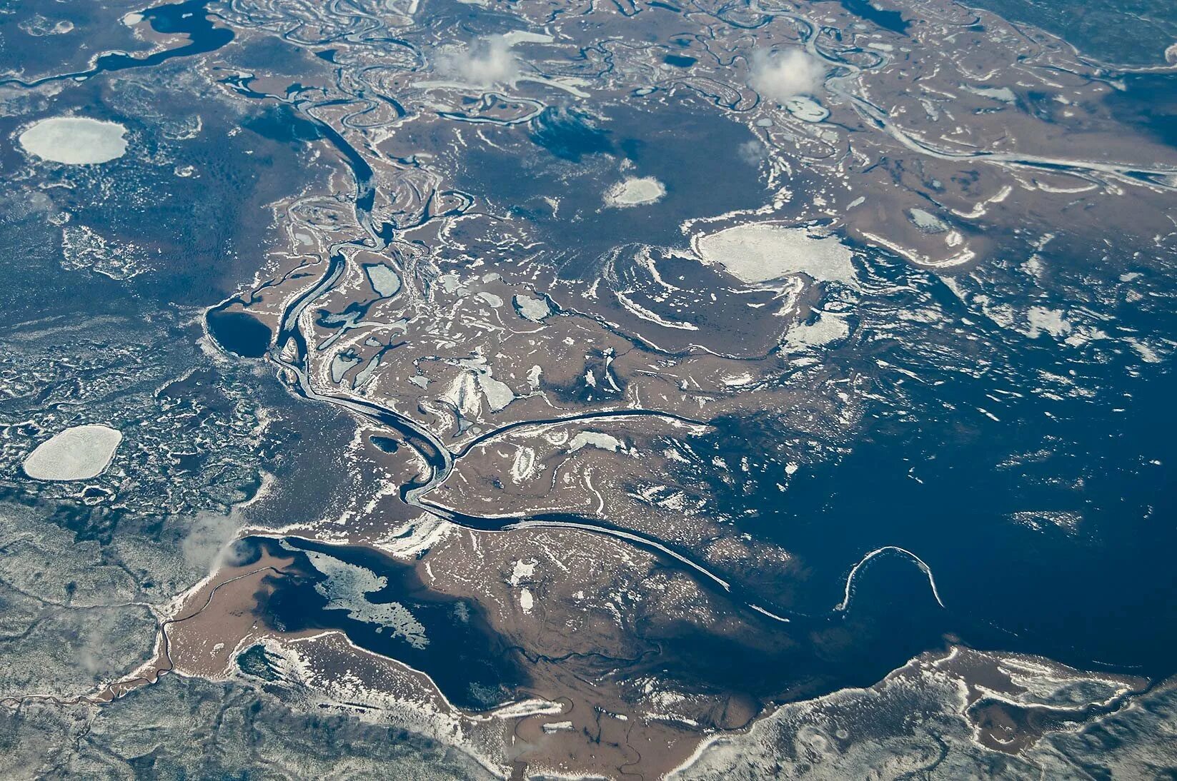 Дельта реки Обь из космоса. Дельта реки Лена. Река Обь со спутника. Дельта реки Волги из космоса. Колыма бассейн океана