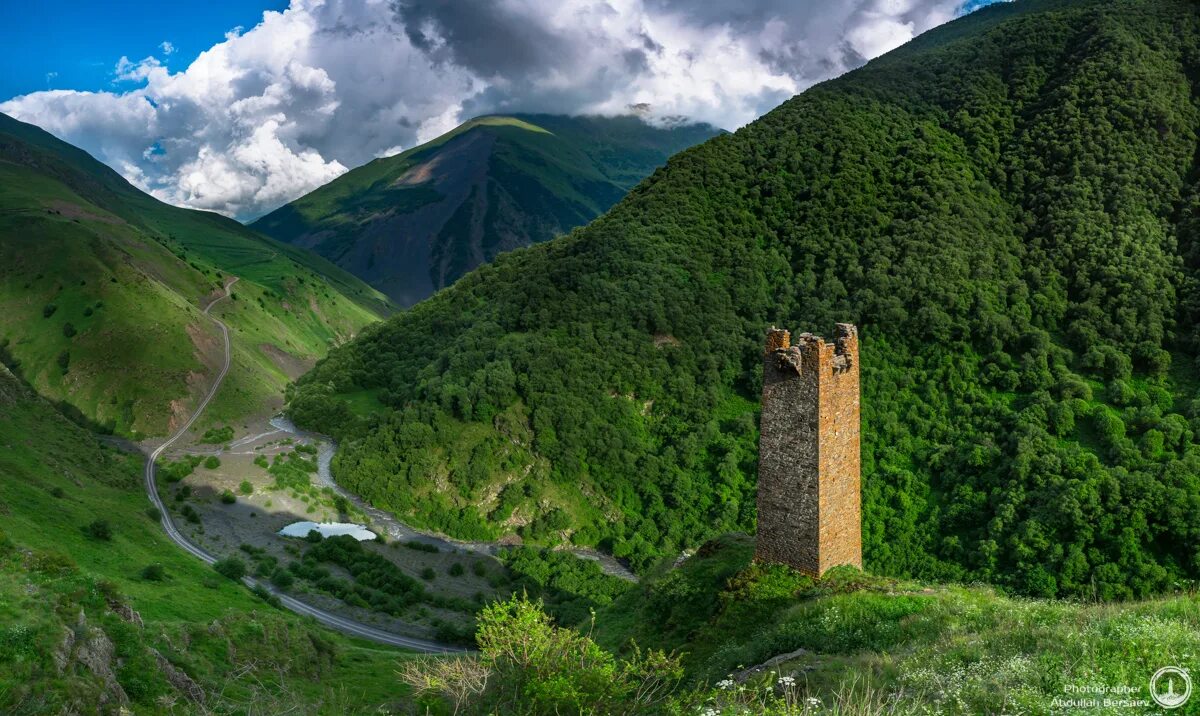 Есть ли чеченская республика. Сторожевые башни Чечни. Сторожевая башня Чеченская Республика, Веденский район. Шаройский башенный комплекс Чечня. Башни в горах Чечни.