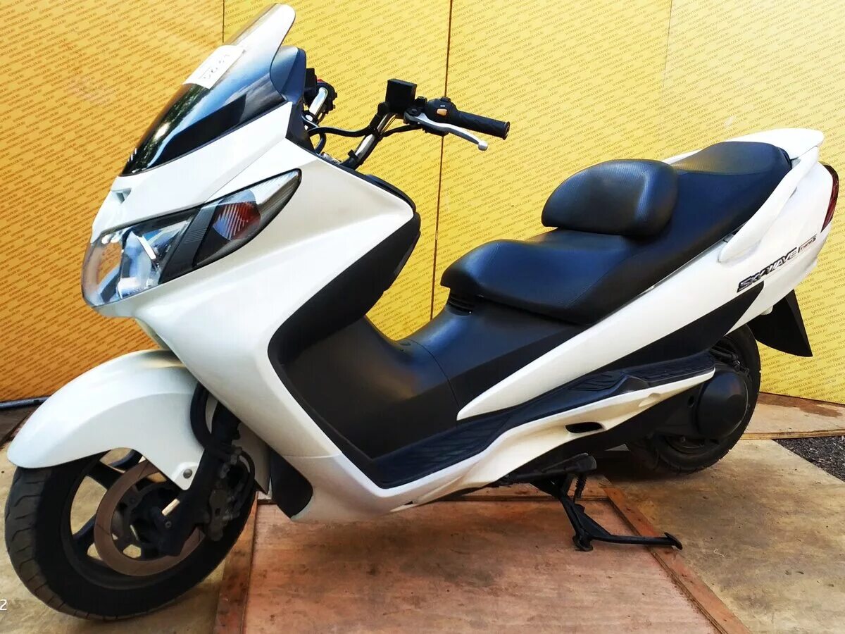 Купить скутер 250. Suzuki Skywave 250. Skywave 250. Suzuki Burgman 250 белый. 2007 Skywave.