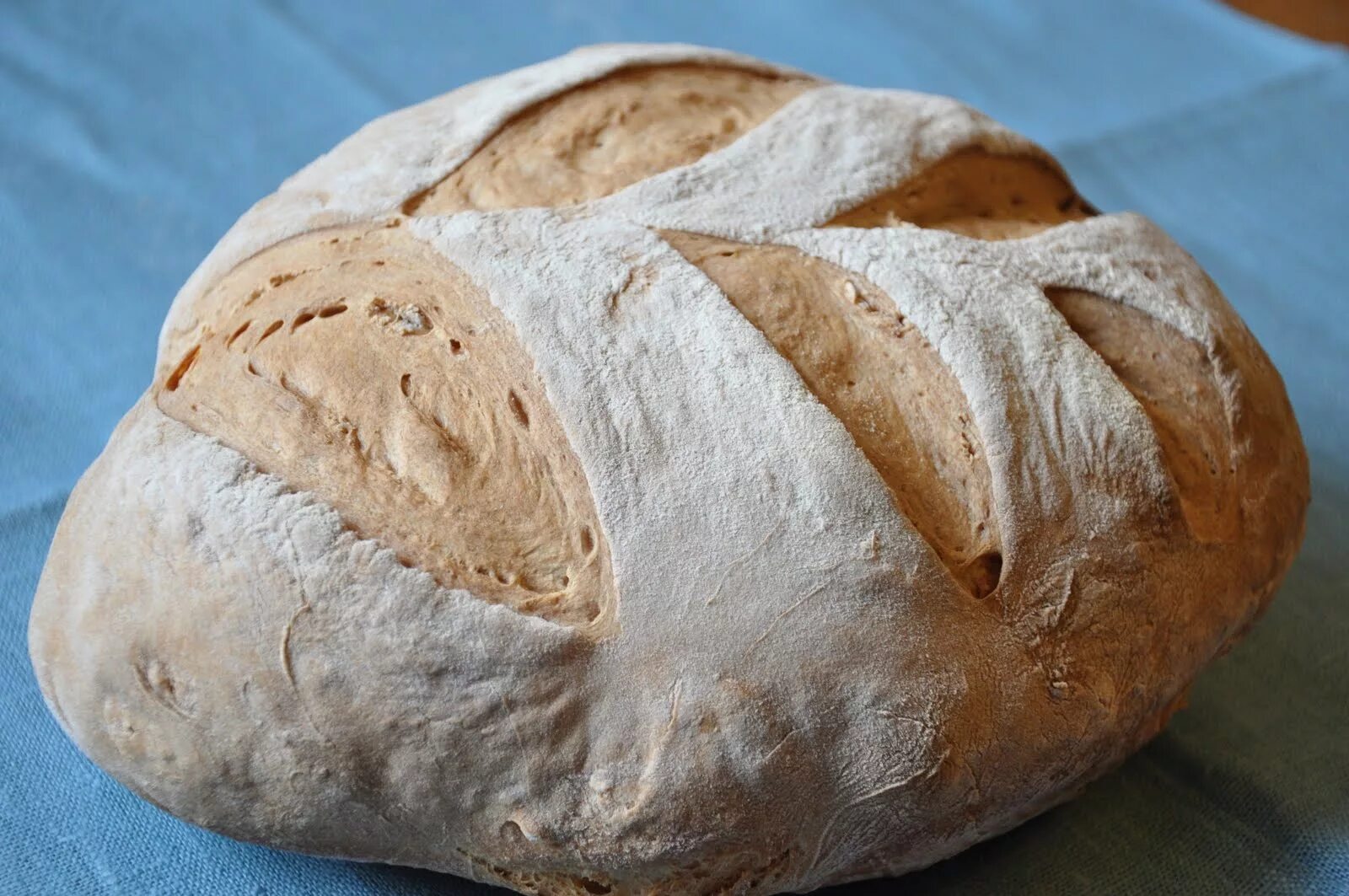 Хлеб на сыворотке. Хлеб на молочной сыворотке. Хлеб на сыворотке в духовке с дрожжами. Домашний хлеб на смальце.