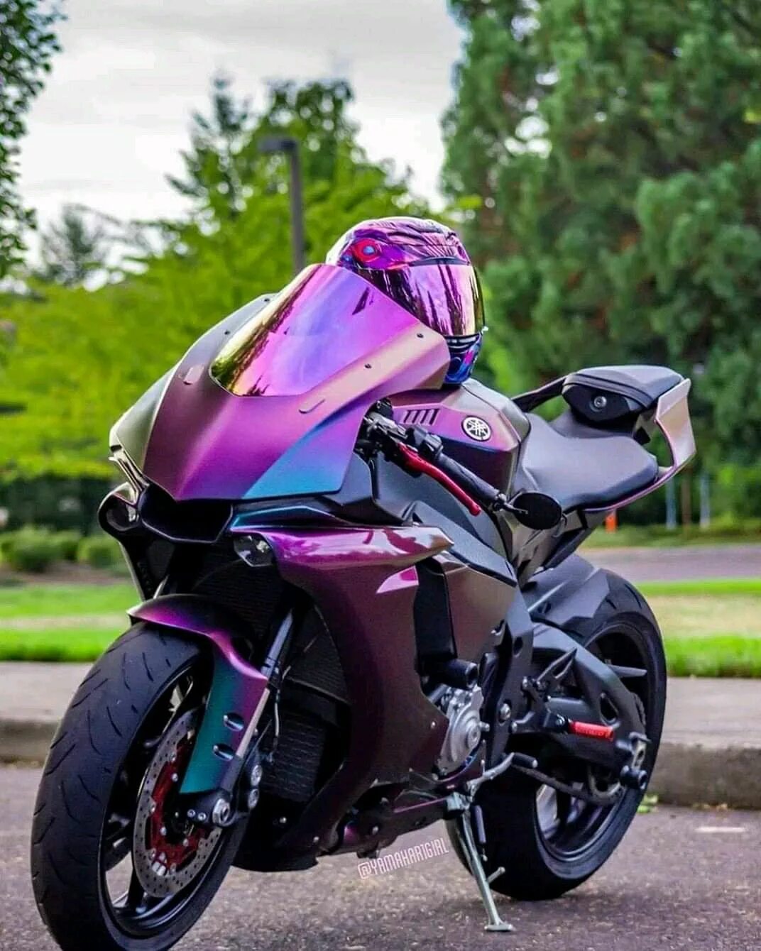 Yamaha r1 неон