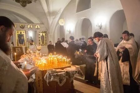 Во сколько начинается служба в родительскую субботу. Родительская суббота 2-й седмицы великого поста. седмица 7-я по пасхе. троицкая родительская суббота. одежда священников на троицкую родительскую субботу в храме. православная церковь готовится к троицкой родительской субботе.