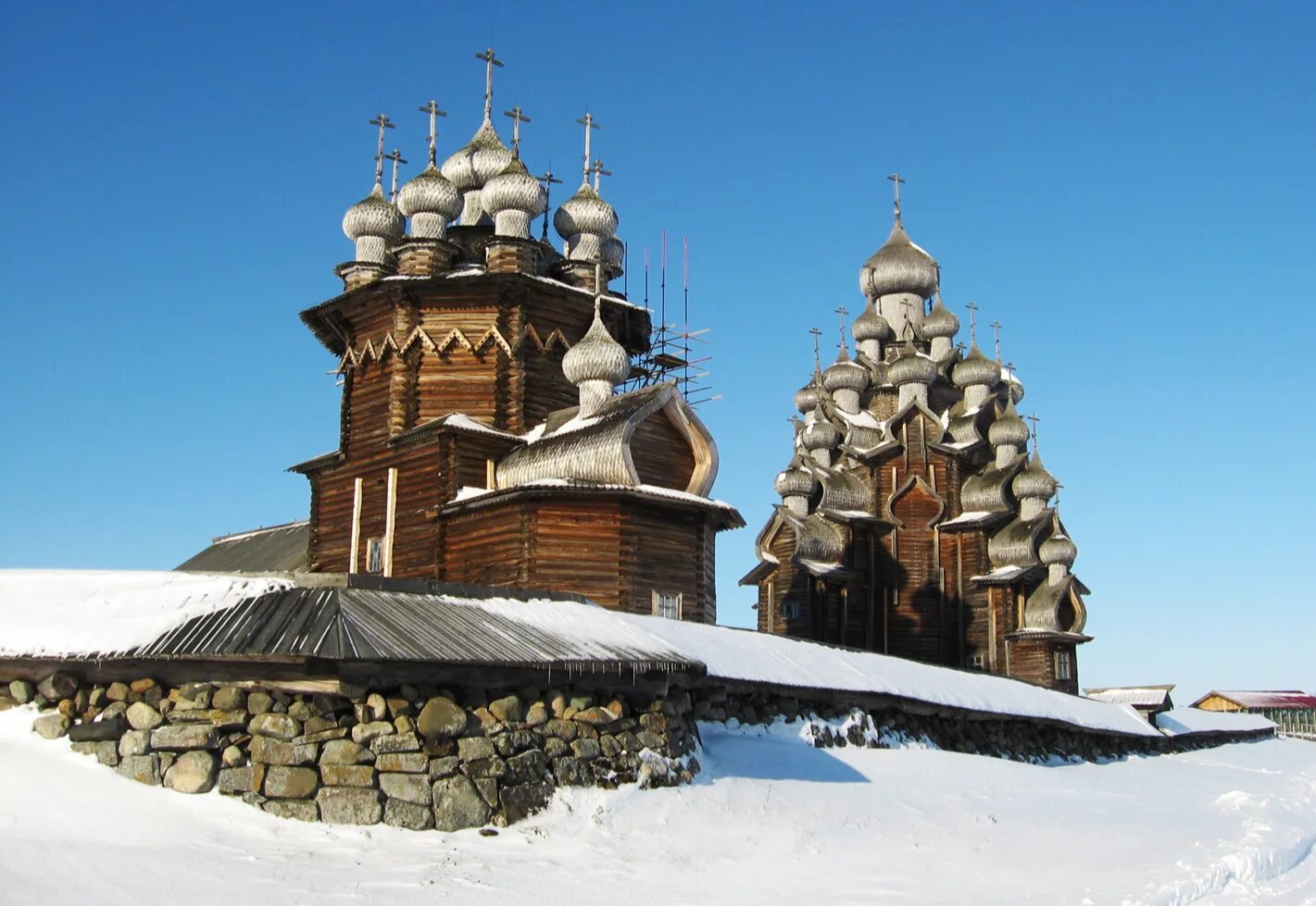 Петрозаводск экскурсии по карелии из петрозаводска. Петрозаводск Кижи зима. Карелия зимой Кижи. Кижи музей-заповедник зимой. Кижи зимняя Церковь.