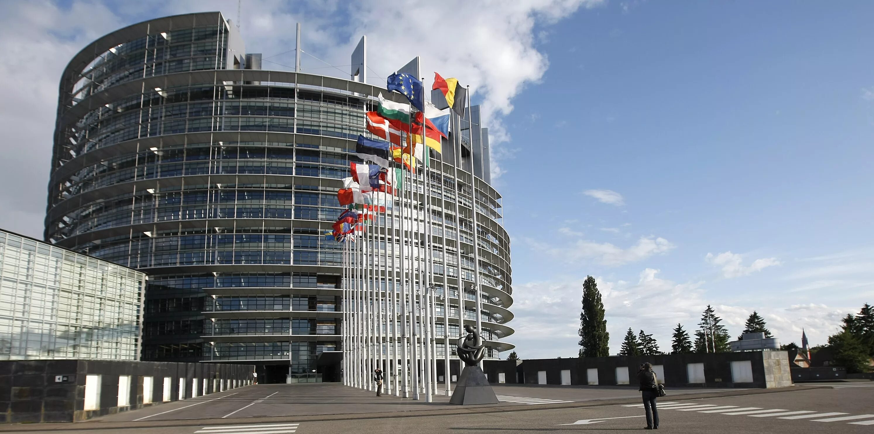 Здание Европарламента в Брюсселе. Вавилонская башня Европарламент. Здание Европарламента в Страсбурге. Здание ЕС В Брюсселе и Вавилонская башня.