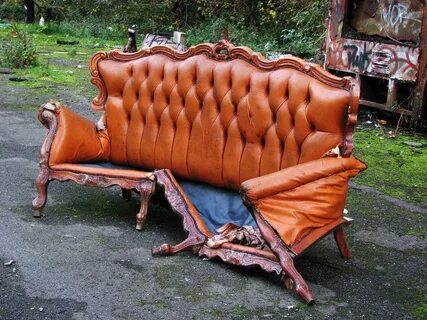 Сломанный диван