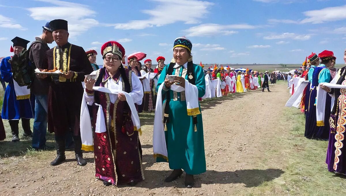 Калмыкия народ. Ойратский стан Калмыкия. Ансамбль Эрдем Калмыкия. Калмыкия народность. Элиста население 2023