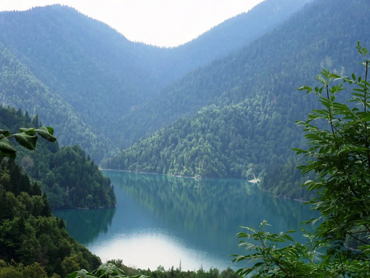 Новый афон рица. Река Рица Абхазия. Грузия озеро Рица. Пицунда Абхазия Рица. Абхазия озеро Рица новый Афон.