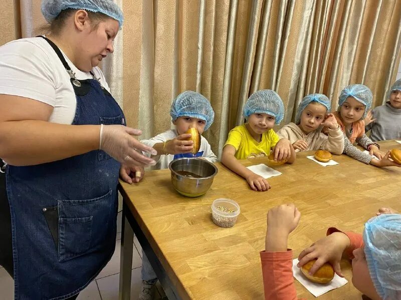 Пекарня совхоз имени ленина экскурсия. Пекарня совхоз имени ленина экскурсия. Хлебные традиции совхоз имени ленина. Хлебные традиции экскурсия. Пекарня хлебные традиции в совхозе им ленина.