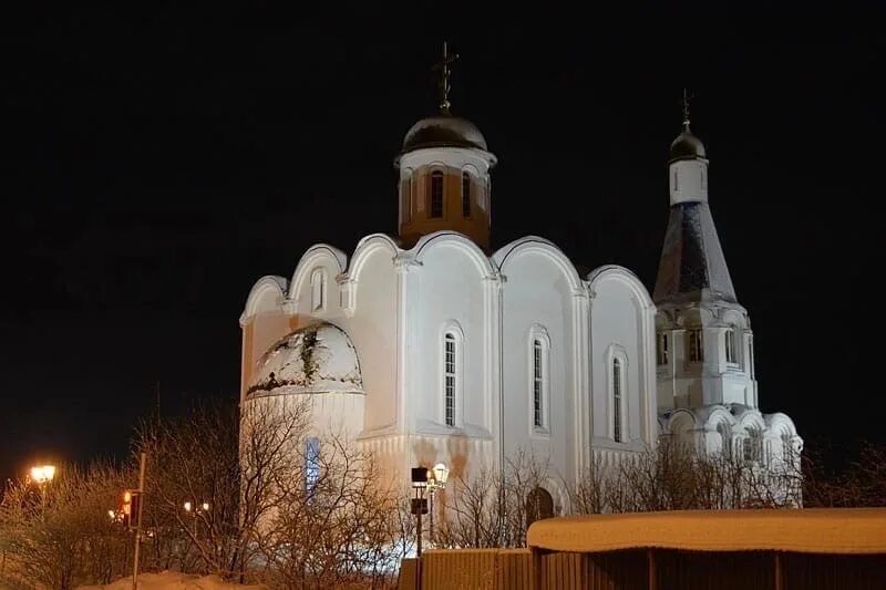 Спас на водах мурманск высота. Спас на Водах Мурманск. Храм Мурманск зимой. Церкви Мурманск зимой. Мурманск спас на Водах зима.