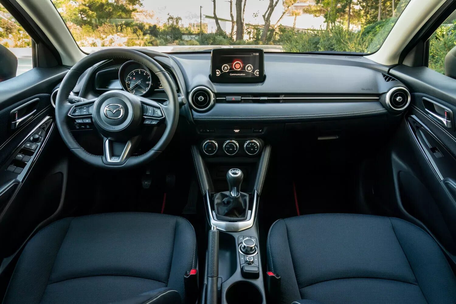 Мазда 2 механика. Mazda 2 Interior. Mazda 2 2022. Мазда 3 2019 салон. Mazda 2 2020 салон.