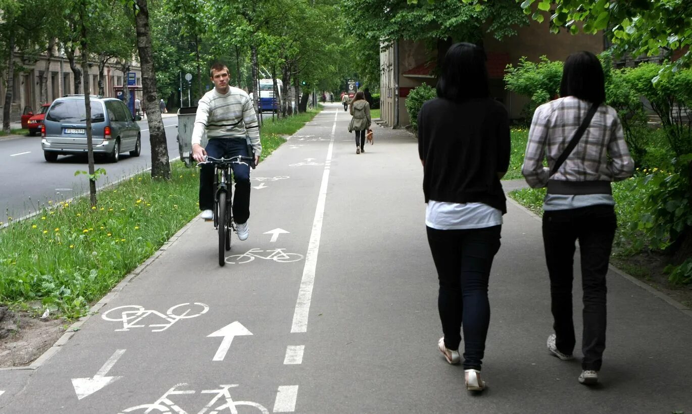 правила дорожного движения для пешезодо. обязанности пешеходов и пассажиров. разрешено ли пешеходам. пдд для детей. значок пешеходного перехода.