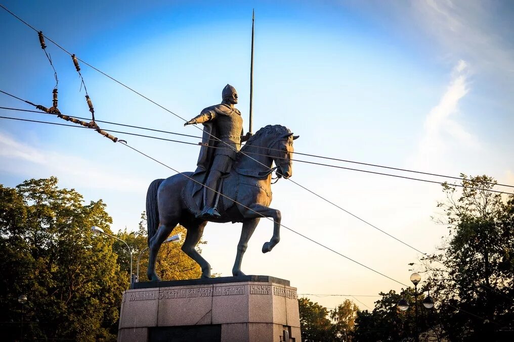 Памятник александру невскому в петербурге. Памятник Александру Невскому в Санкт-Петербурге. Памятник князю Александру Невскому в Санкт-Петербурге.