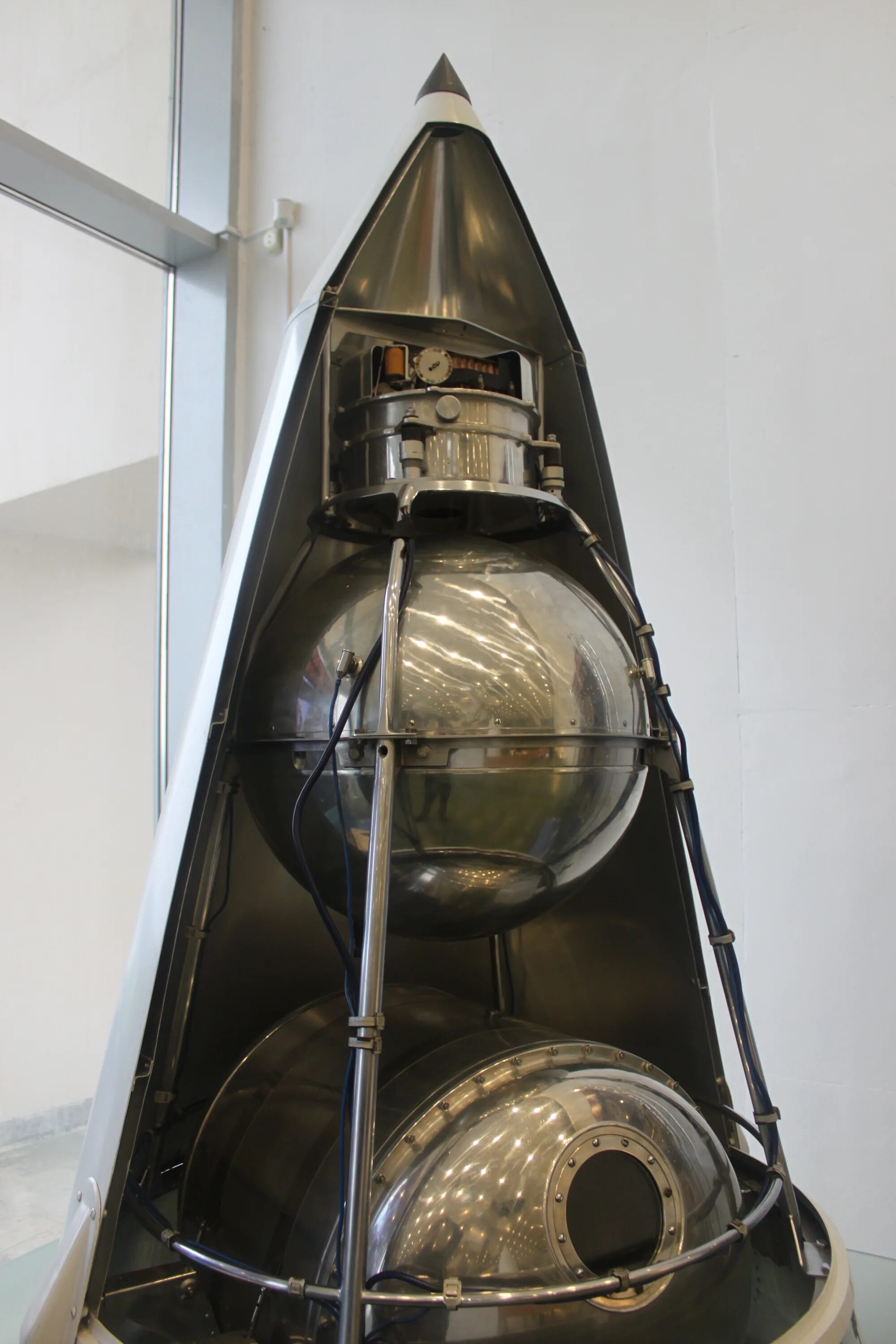 Второй спутник. Спутник 2. спутник 2 лайка. спутник-2 космический аппарат. второй спутник ссср.