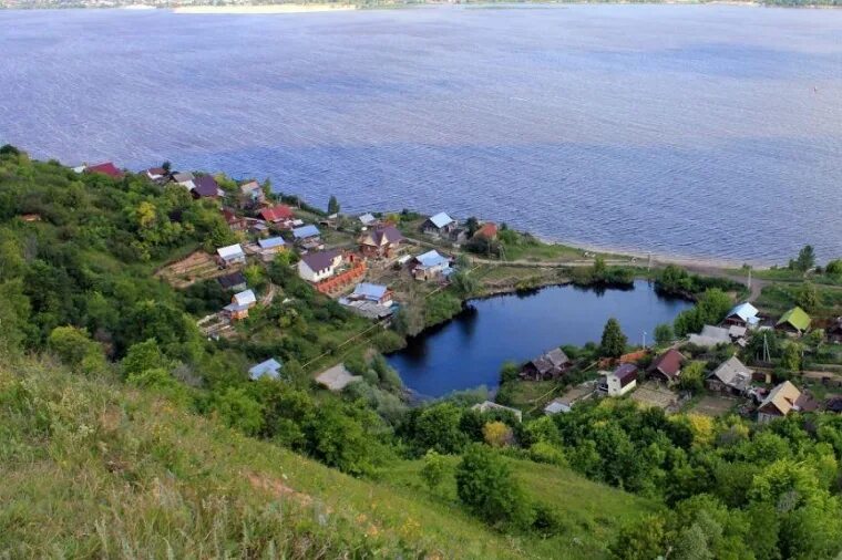 Файл:View of Vvedenskaya Sloboda from Sviyazhsk Island 08-2016.jpg - Википедия
