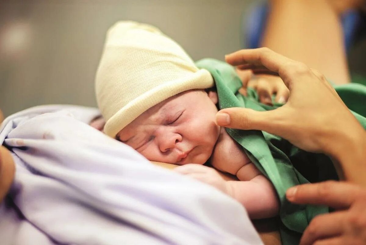 Новорожденный малыш. Новорожденных как получить. Оформление снилс новорожденному. Новорожденных как получить. Снилс для новорожденных.