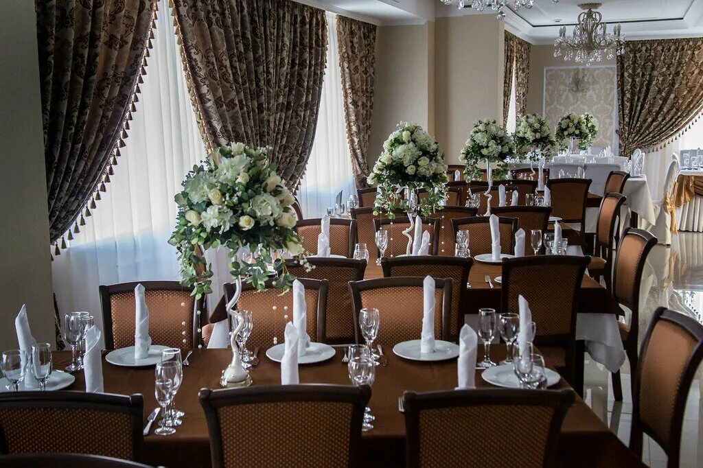 Мельник кафе воронеж на лизюкова. Кафе 12 стульев ростов-на-дону. 12 стульев банкетный зал. Кафе на 12 человек. Кафе на 12 человек.