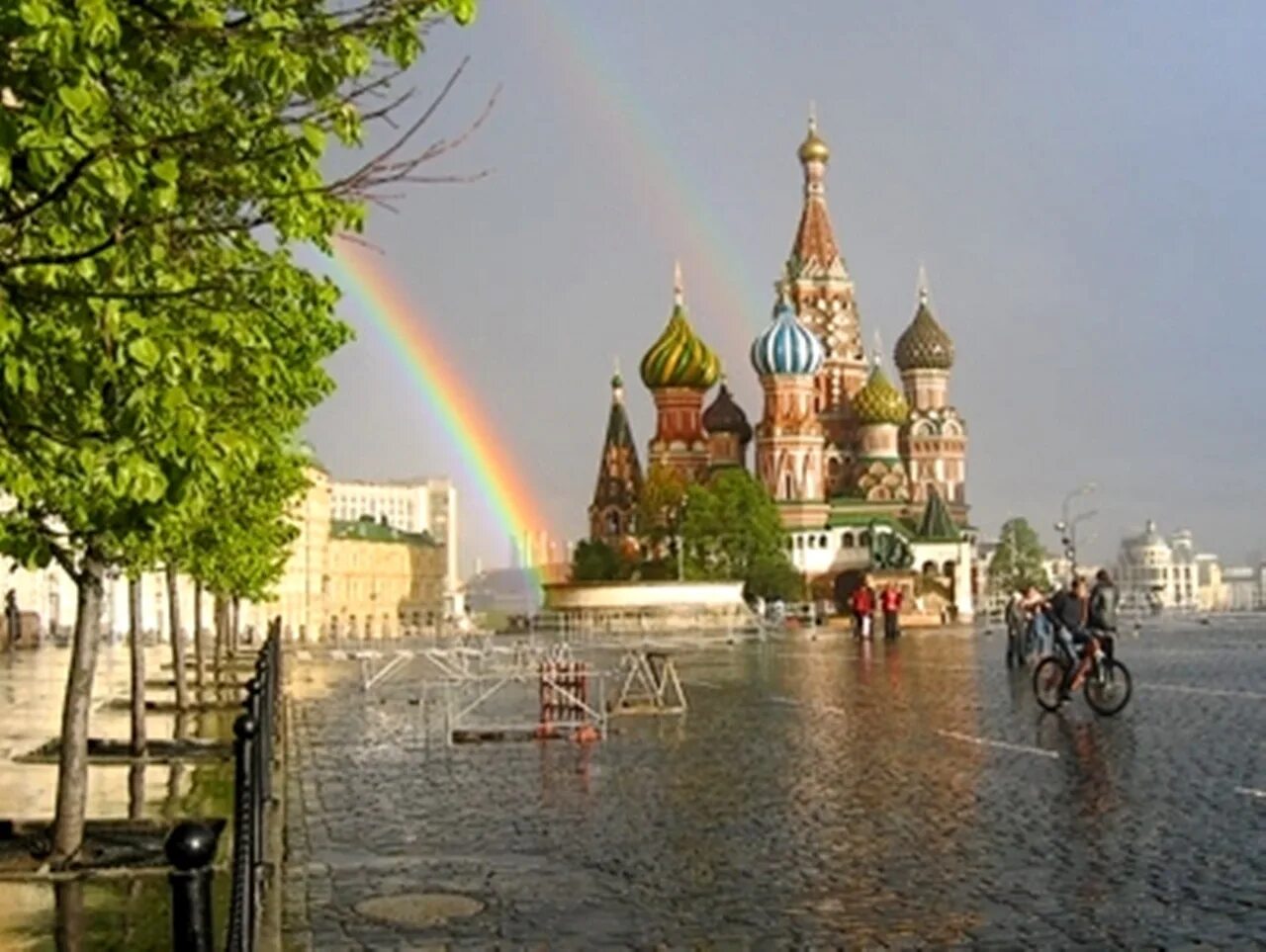 Москва летом. Солнечный день в Москве. Москва июль.