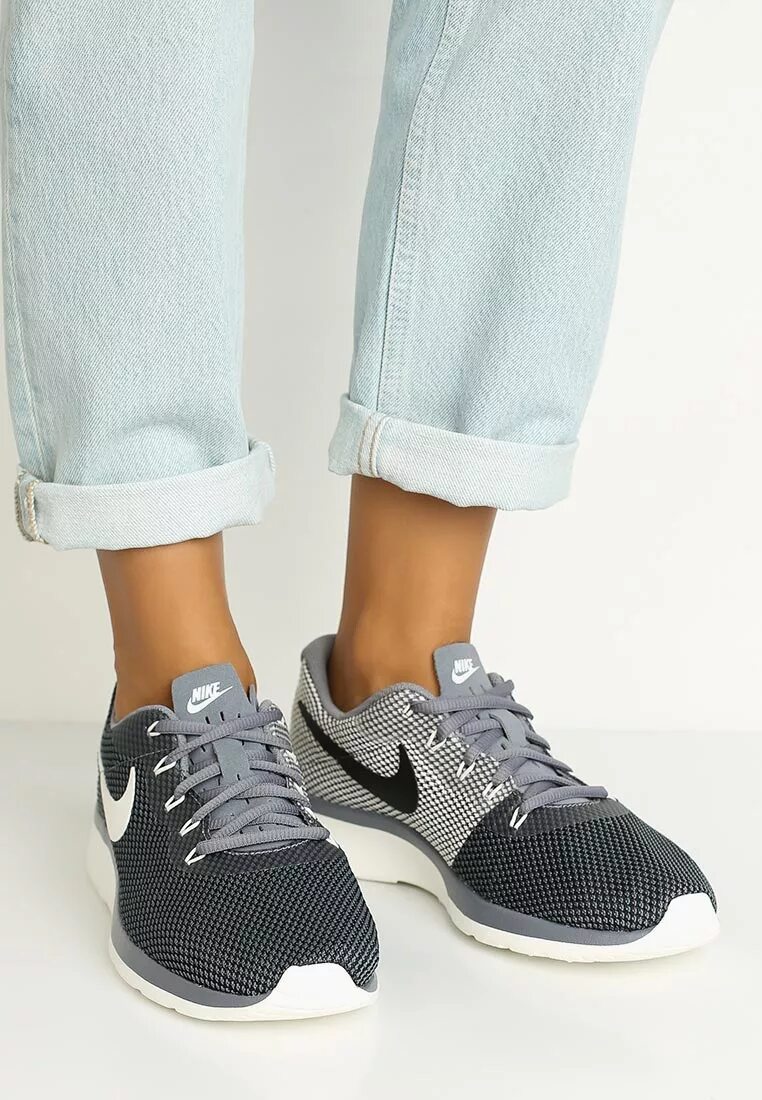 Кожаные кроссовки серые. Nike tanjun grey. nike wmns tanjung мужские. кроссовки wmns daydream nike.