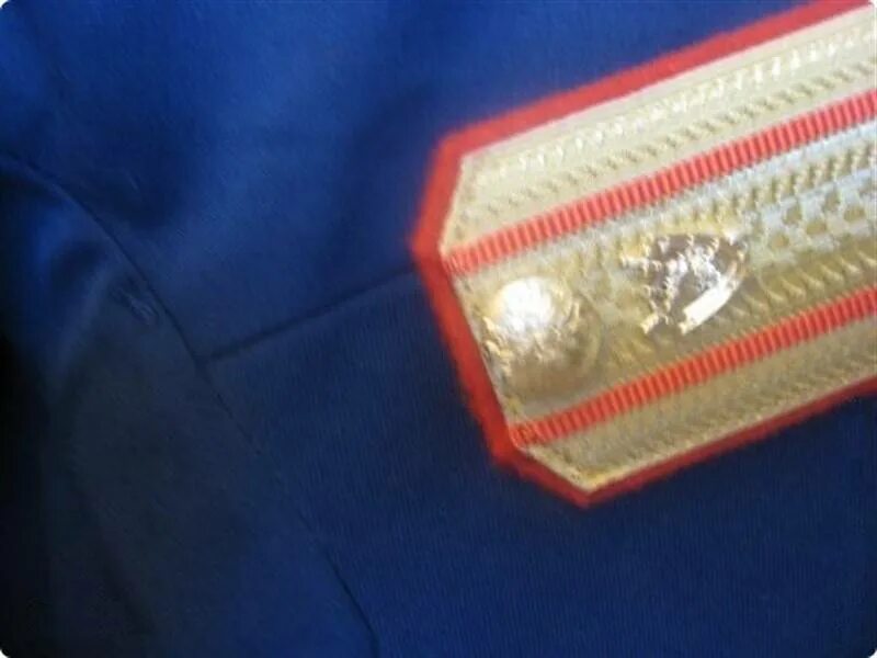 Китель кадета. Погоны на парадный китель. Погоны на парадную форму. Пришить погоны. Погоны кадета пришить.