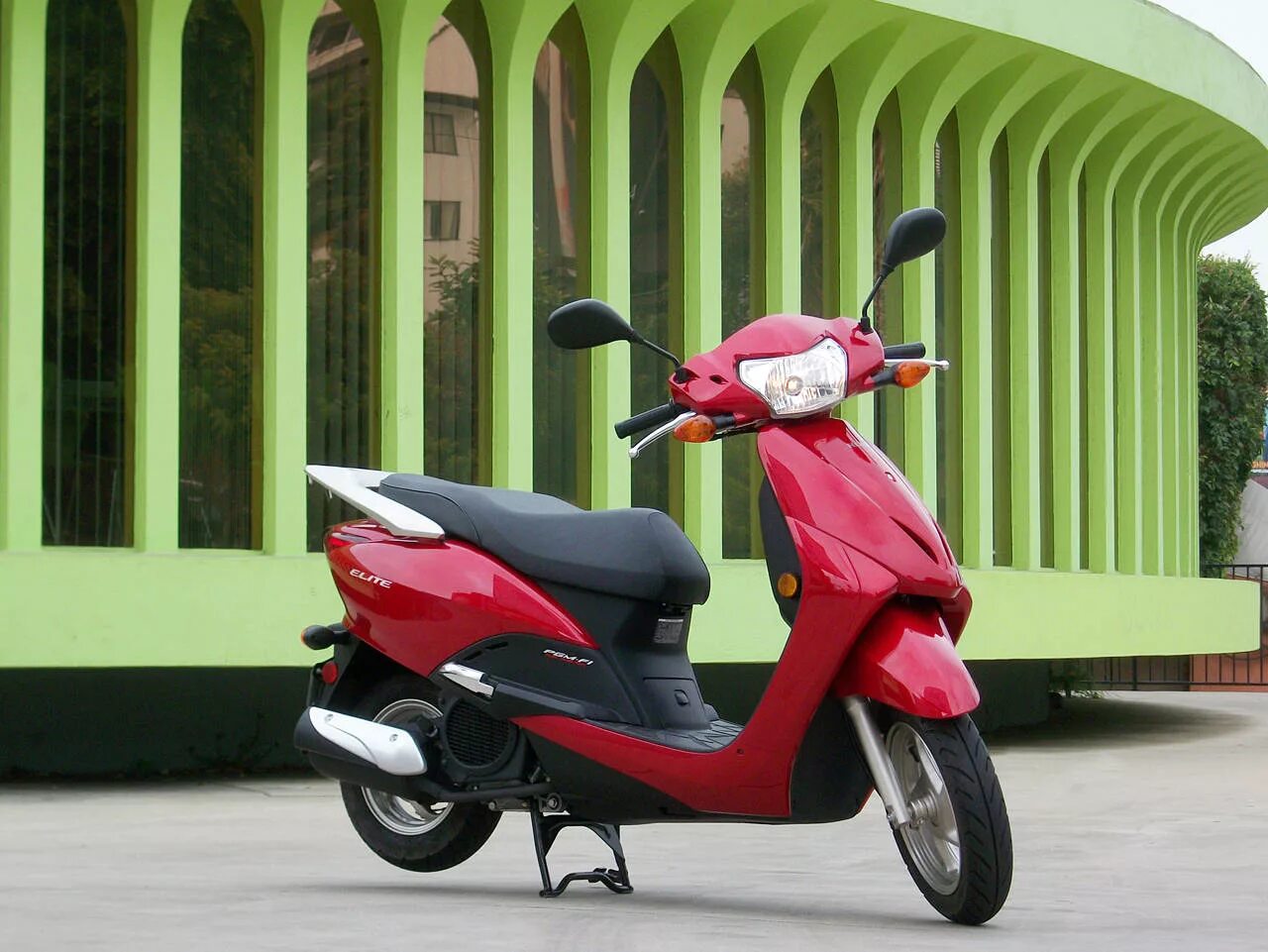 Скутер хонда москва. Скутер Honda Elite. Honda Elite 1984. Honda Elite 250. Скутер Honda 2012.