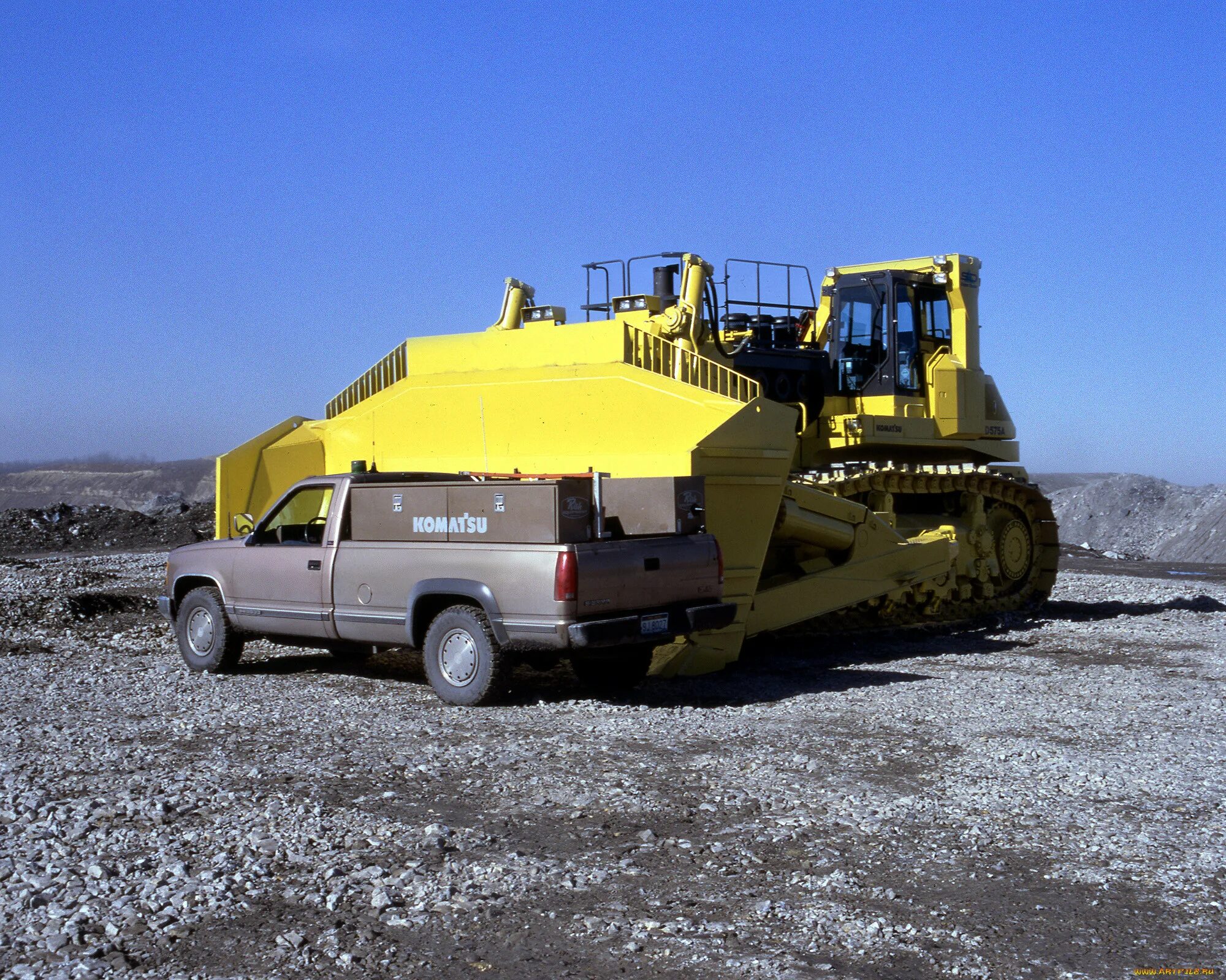 Самый большой бульдозер катерпиллер. Бульдозер komatsu 575. Самый большой бульдозер катерпиллер. Бульдозер cat d10t. Komatsu d575a superdozer.