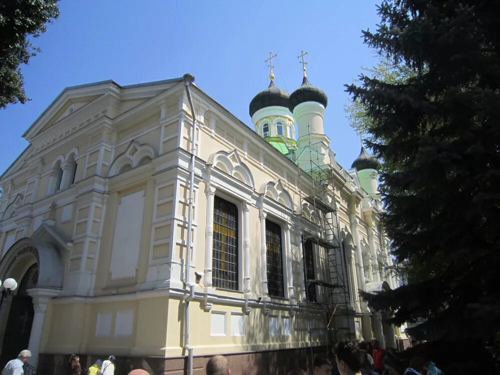 Часовня симферополь. Трехсвятительская церковь симферополь. трех святителей симферополь. храм трех святителей крым. симферополь семинарская церковь.