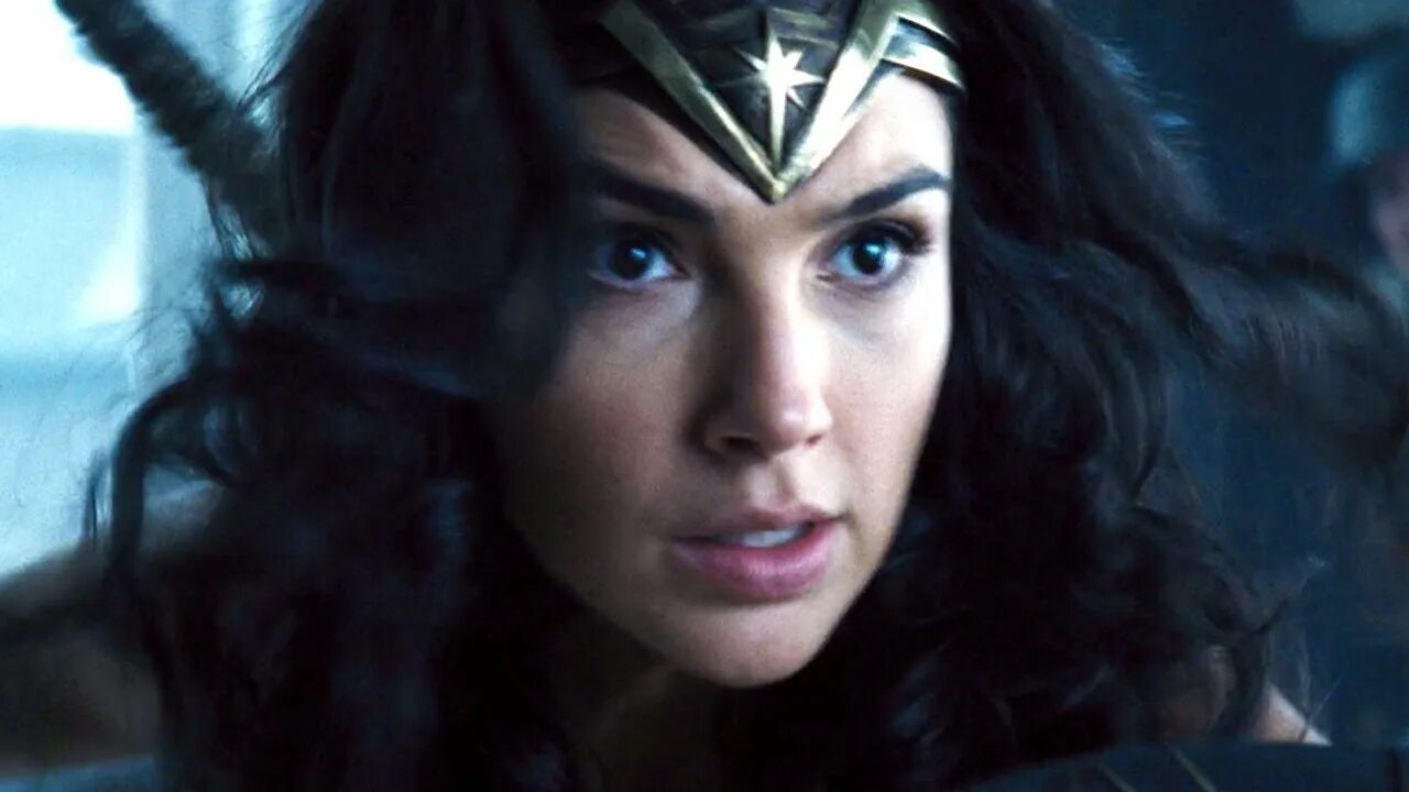 Галь гадот злая королева. Земля женщин трейлер. Gal gadot wonder woman. Дэвид тьюлис чудо женщина. Земля женщин трейлер.