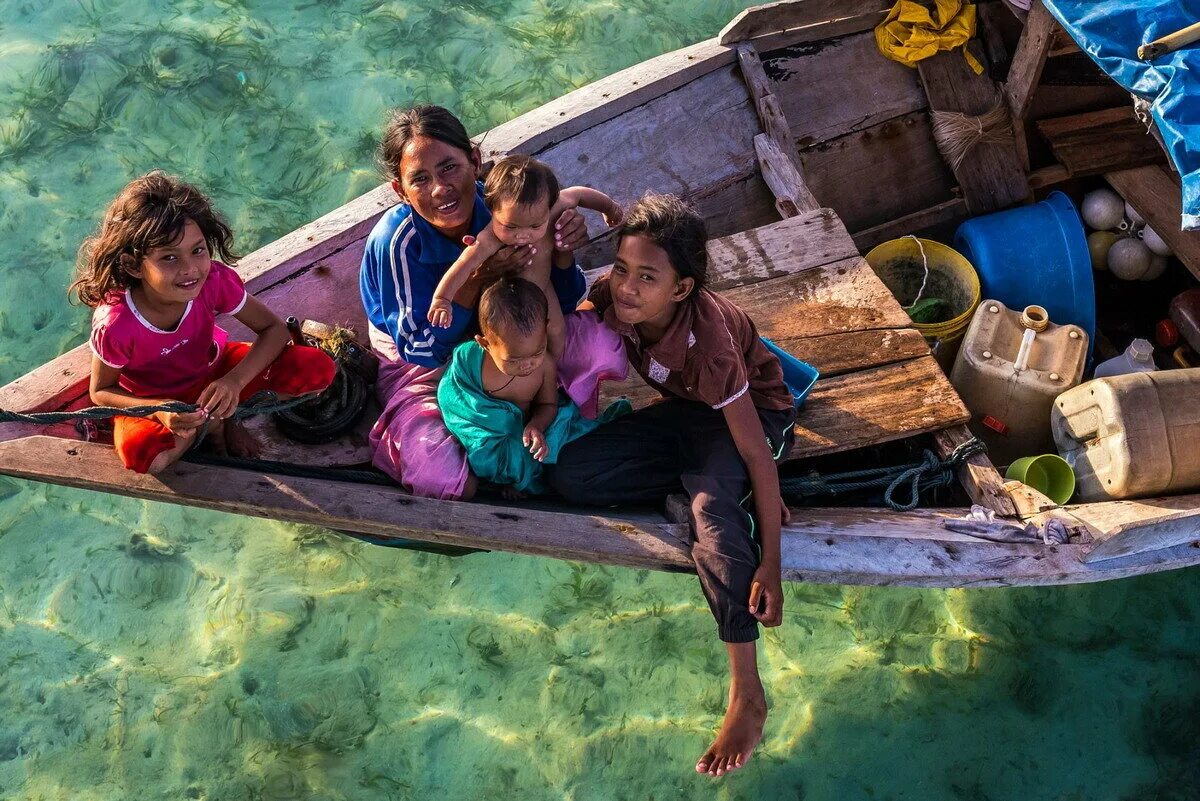 Люди живущие в воде в стране
