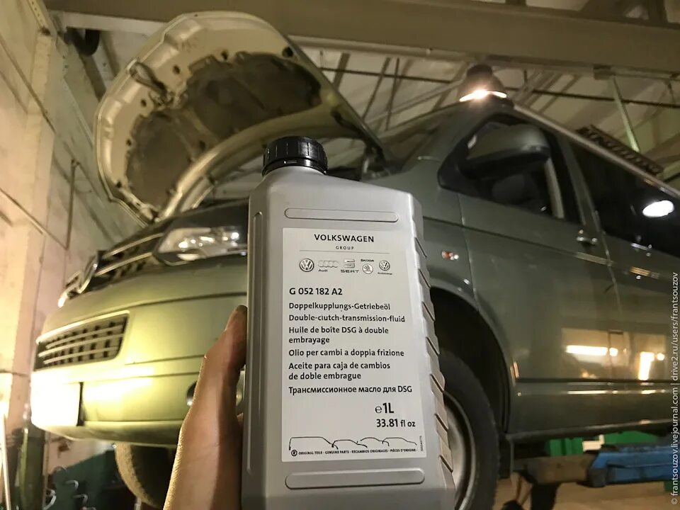 Т5 фольксваген масло в коробке. Масло в коробку дсг фольксваген мультивен. масло в двигатель мультиван т6. замена масла в коробке мультивен т6. объем масла vw t5 gp.