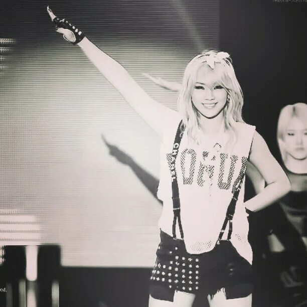 CL С факом. CL 2ne1 молодая.