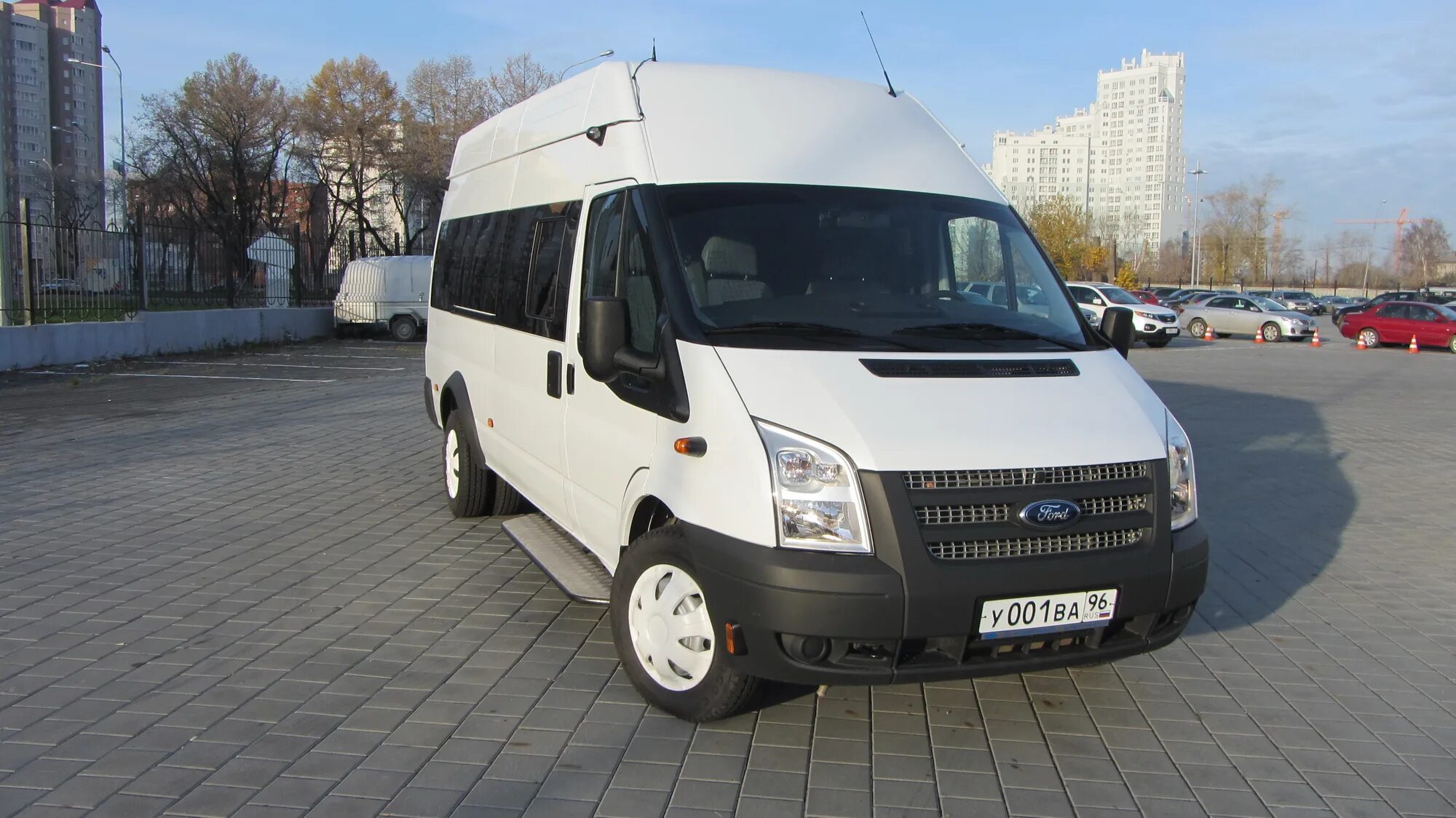 Ford Transit белый. Ford Transit белый пассажирский. Белая маршрутка Форд Транзит. Ford Transit Екатеринбург.