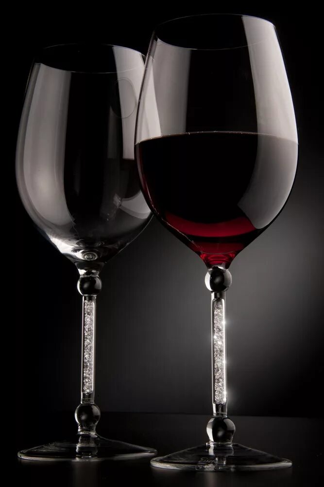 Пара бокалов вина. Бокалище вина. Фужеры для вина. Стильные бокалы. Стильные бокалы для вина.