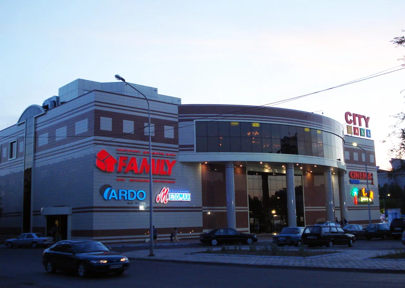 Караганда тц. Казахстан проспект бухар жырау казенные здания. Г. Проспект караганда. Улица нуркена абдирова караганда.