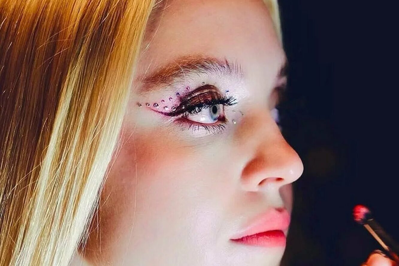 Мэдди эйфория макияж. Макияж из эйфории. Мейк в стиле эйфории. Кэсси эйфория макияж. Макияж из эйфории.