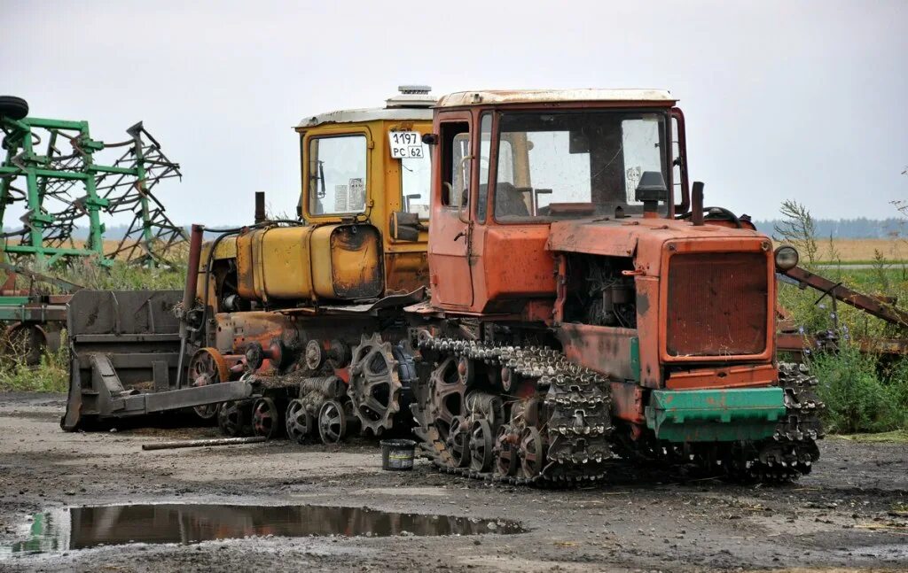 Дт завод. Втз дт-75. трактор вгтз дт-75. дт 75 болотник. волгоградский тракторный завод трактор дт-75.