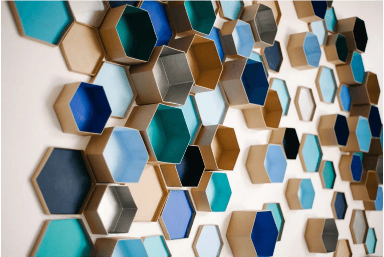 Мягкие стеновые панели гексагон. Decorez стеновые панели. Соты на стене. Геометрические рисунки в интерьере. Гипсовая 3д панель «stoun».