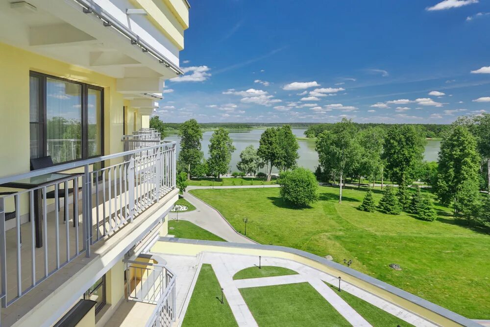 Мистраль отель Подмосковье Истра. Гостиница Мистраль Истра. Mistral Hotel & Spa 5* (Истринский район). Пляж Мистраль Истра. Сайт отеля мистраль